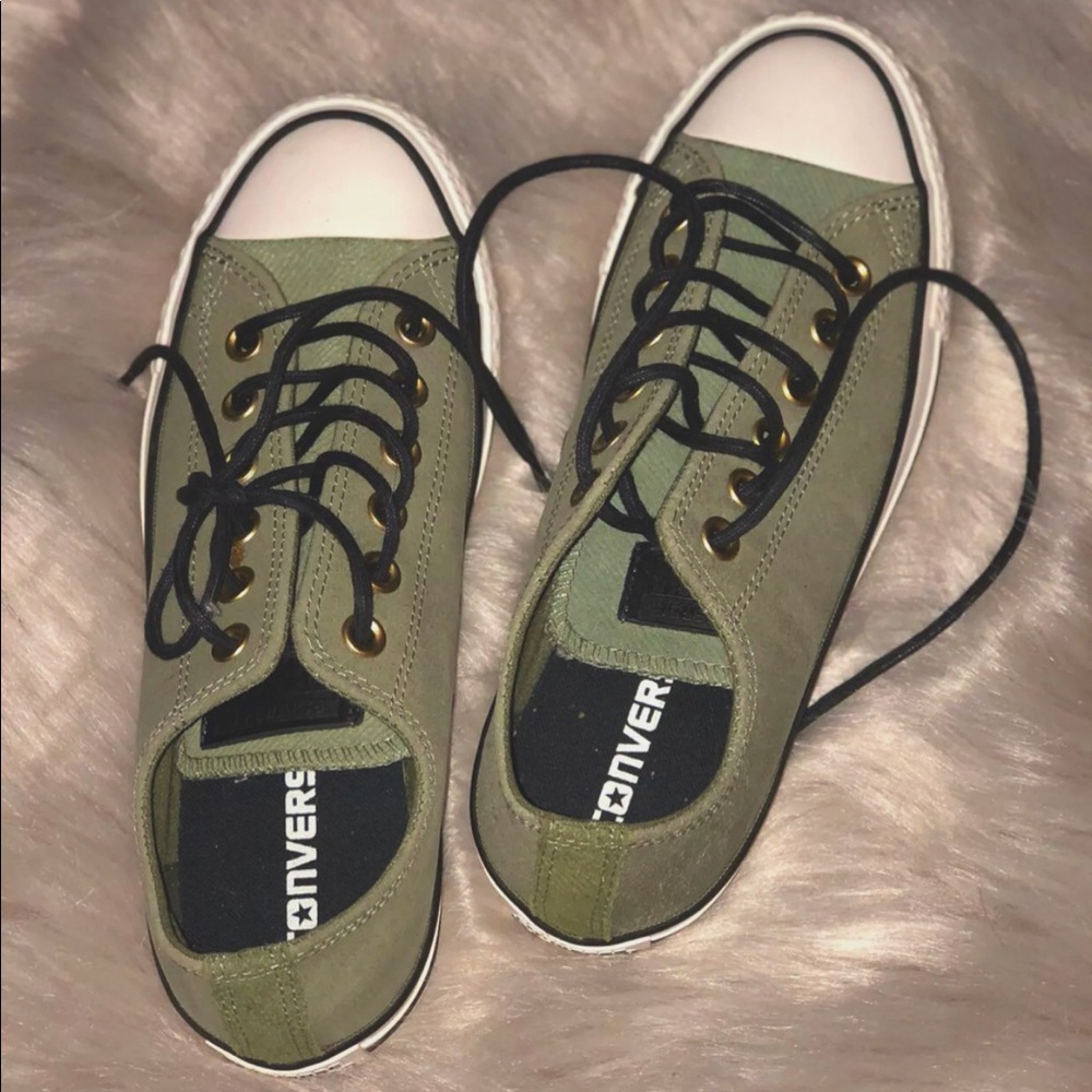 NEVER WORN! suede converse!